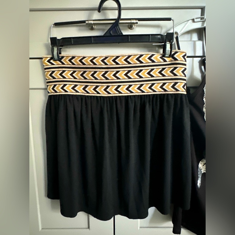 Y2K Embroidered Flouncy strapless top